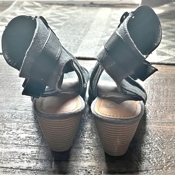 Gray Open Toe Ruched Ankle Boots mid heel wedge style sandles size 8 - Picture 3 of 9